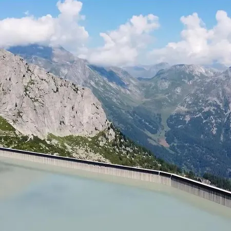 Ξενοδοχείο Pranzaira, Strada Cantonale 211, 2*